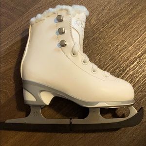 Kids skates- cameo by Jackson. Size 8 youth.